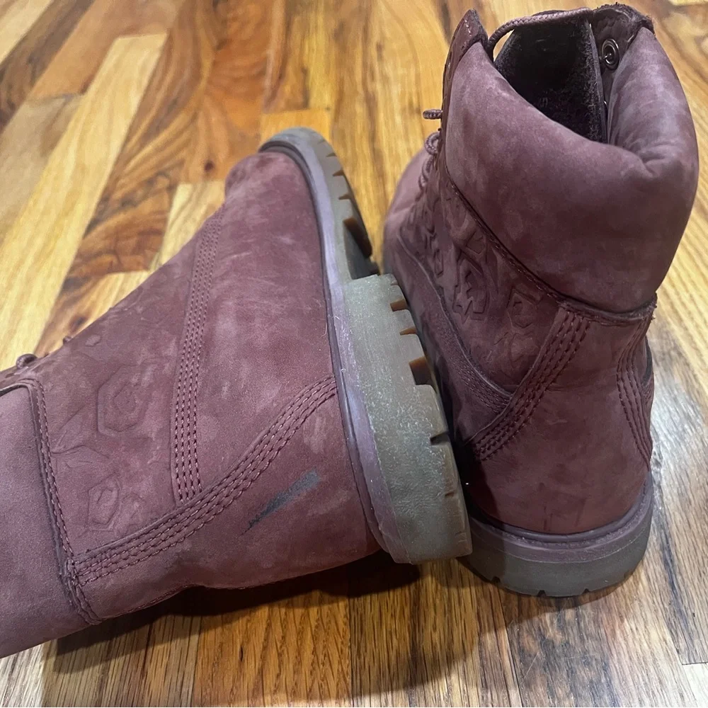 Women’s Red Velvet Timberland‎ Leather Boots Size 8.5 Some Stains see pictures